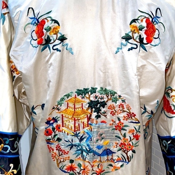 ESME white/black/multi Silk/Rayon Vintage opera coat.Handmade. Size Large. - Picture 7 of 14